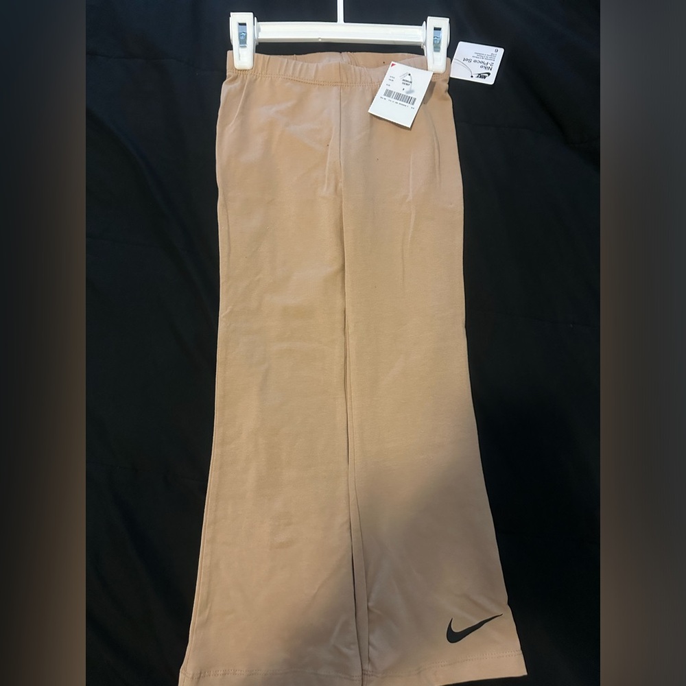 Black and Gold Nike outfit - Picture 5 of 6